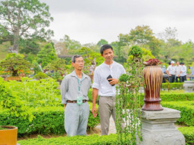  - Vào chốn Hoàng cung, ngắm phong lan, cây kiểng, đá cảnh 3 miền