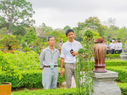  - Vào chốn Hoàng cung, ngắm phong lan, cây kiểng, đá cảnh 3 miền