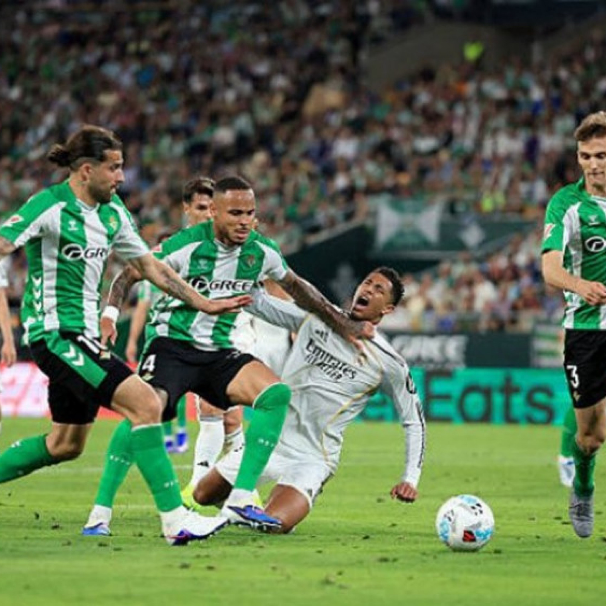  - Bảng xếp hạng La Liga: Barcelona sớm nhất có thể vô địch lúc nào?