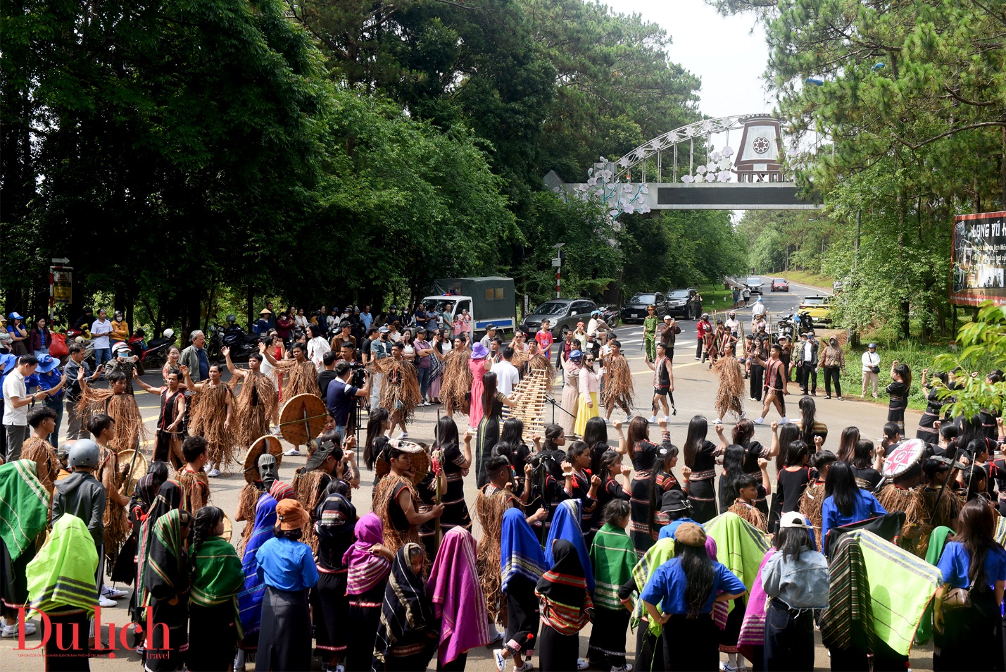 hang tram nghe nhan, nghe si dong dien le hoi duong pho o mang den - 1