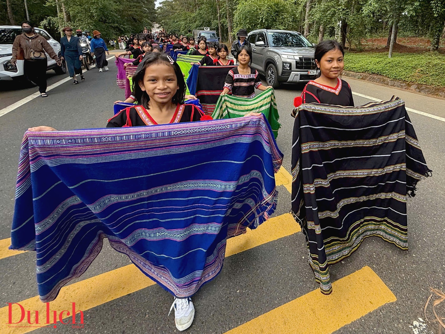 hang tram nghe nhan, nghe si dong dien le hoi duong pho o mang den - 3