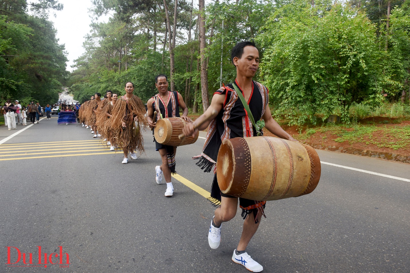 hang tram nghe nhan, nghe si dong dien le hoi duong pho o mang den - 2