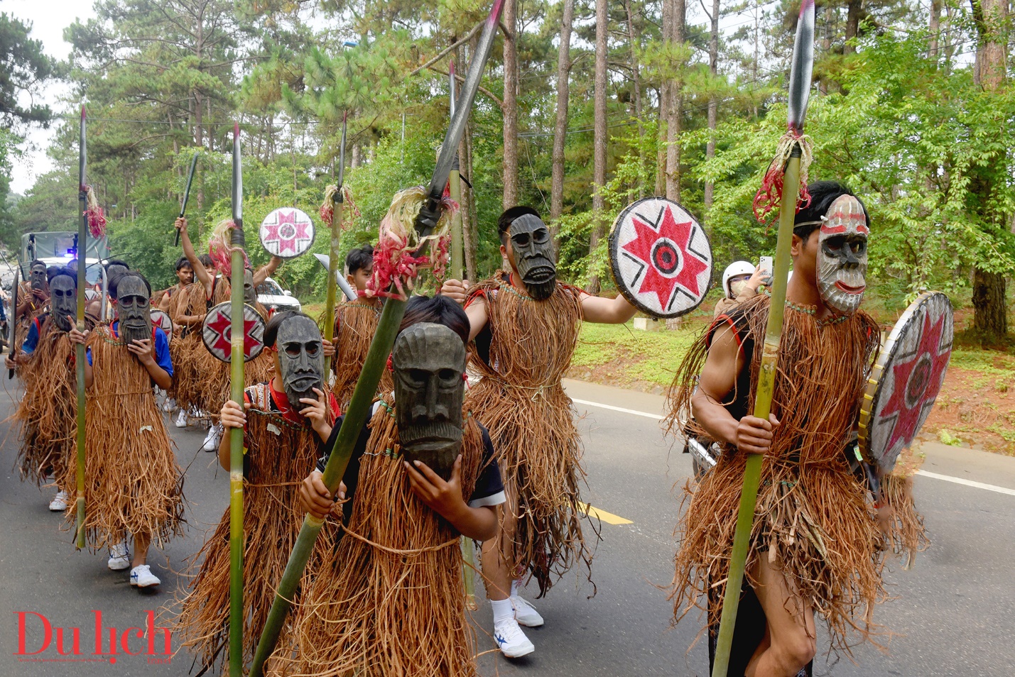 hang tram nghe nhan, nghe si dong dien le hoi duong pho o mang den - 10
