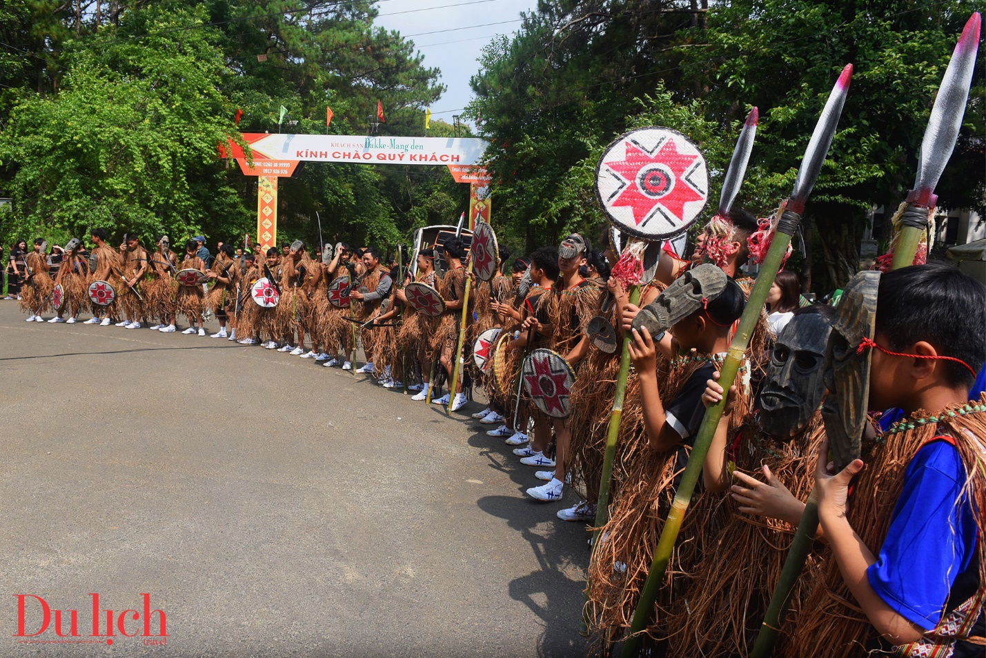 hang tram nghe nhan, nghe si dong dien le hoi duong pho o mang den - 11