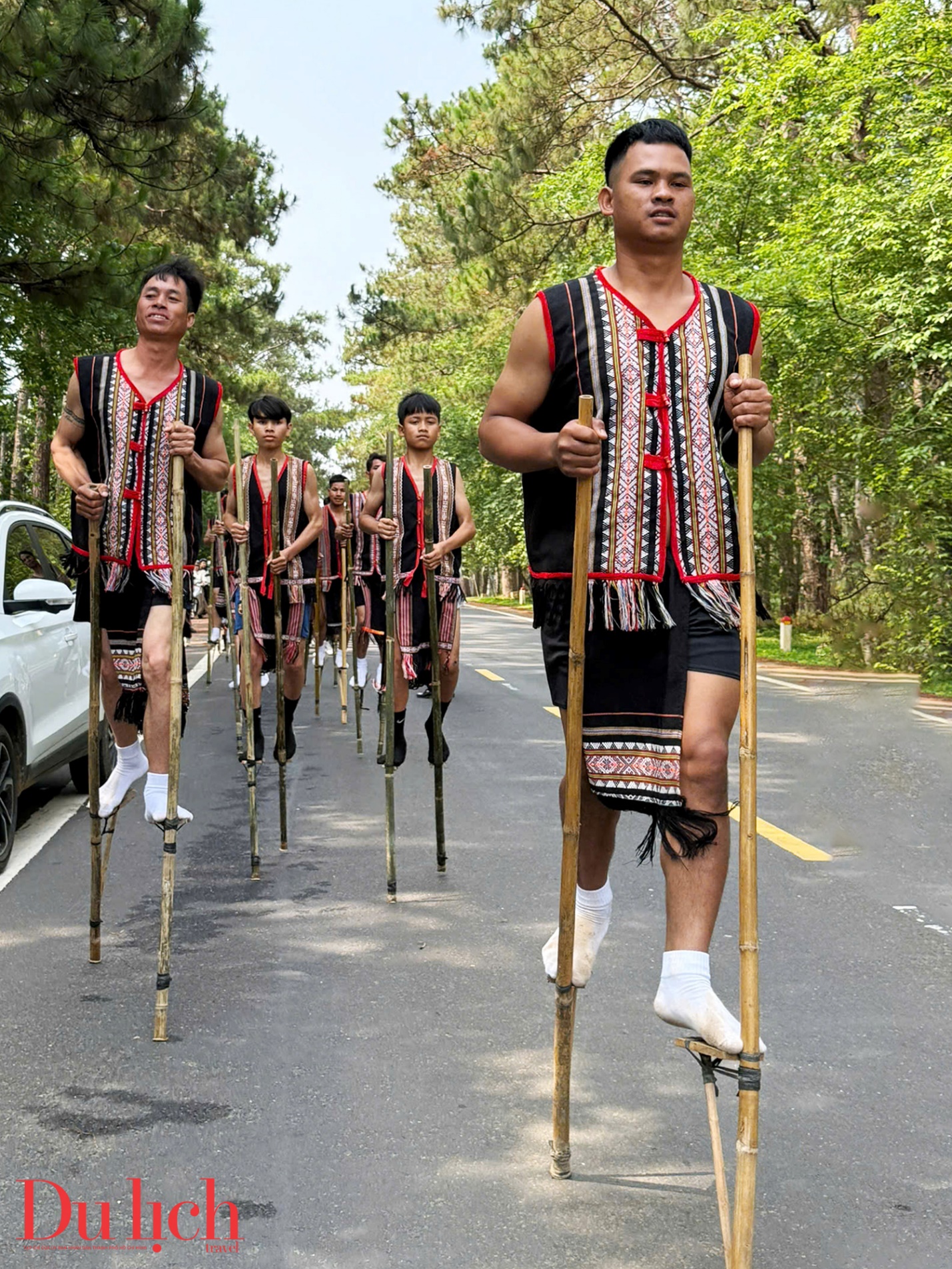 hang tram nghe nhan, nghe si dong dien le hoi duong pho o mang den - 13