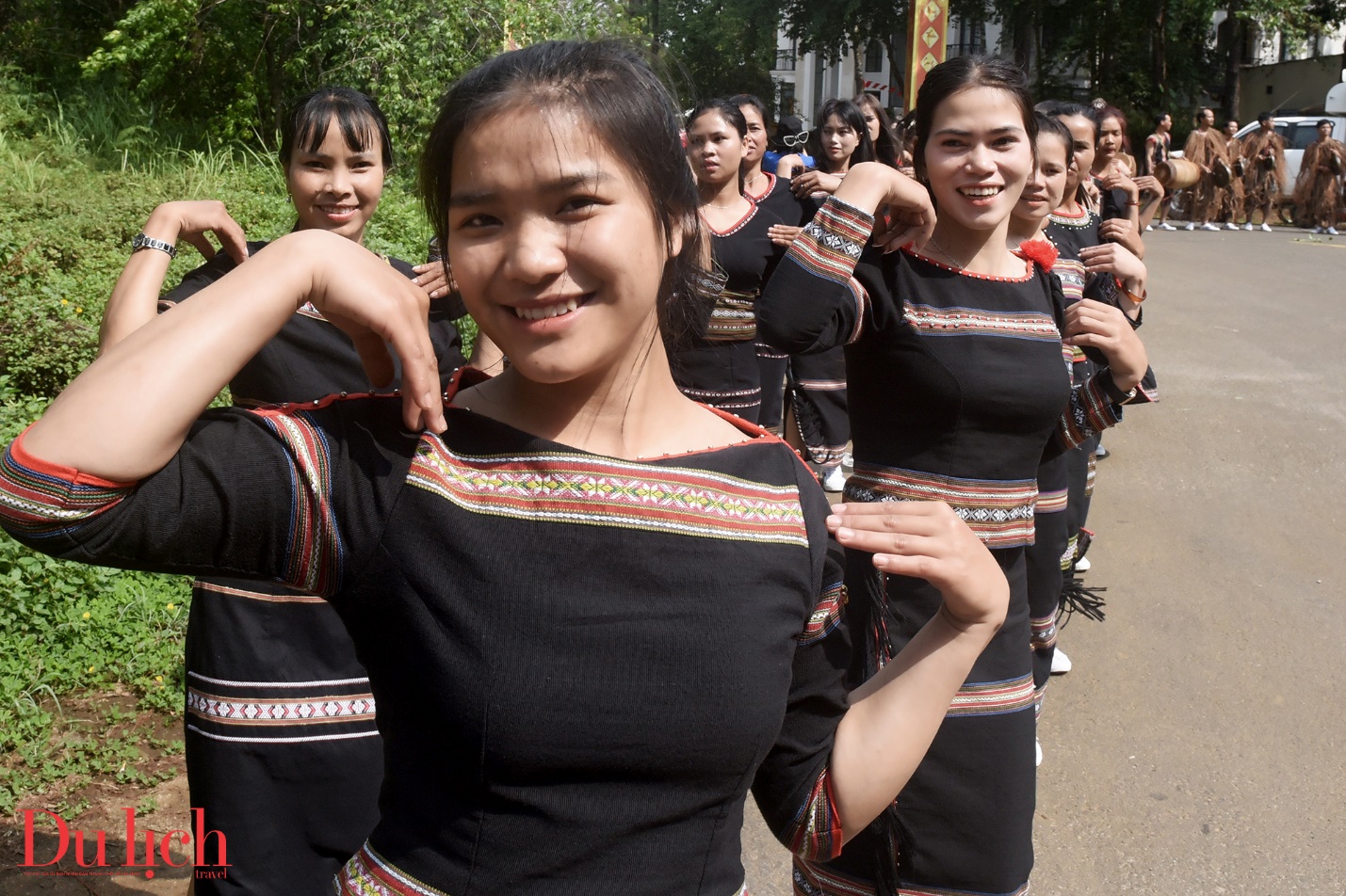 hang tram nghe nhan, nghe si dong dien le hoi duong pho o mang den - 4