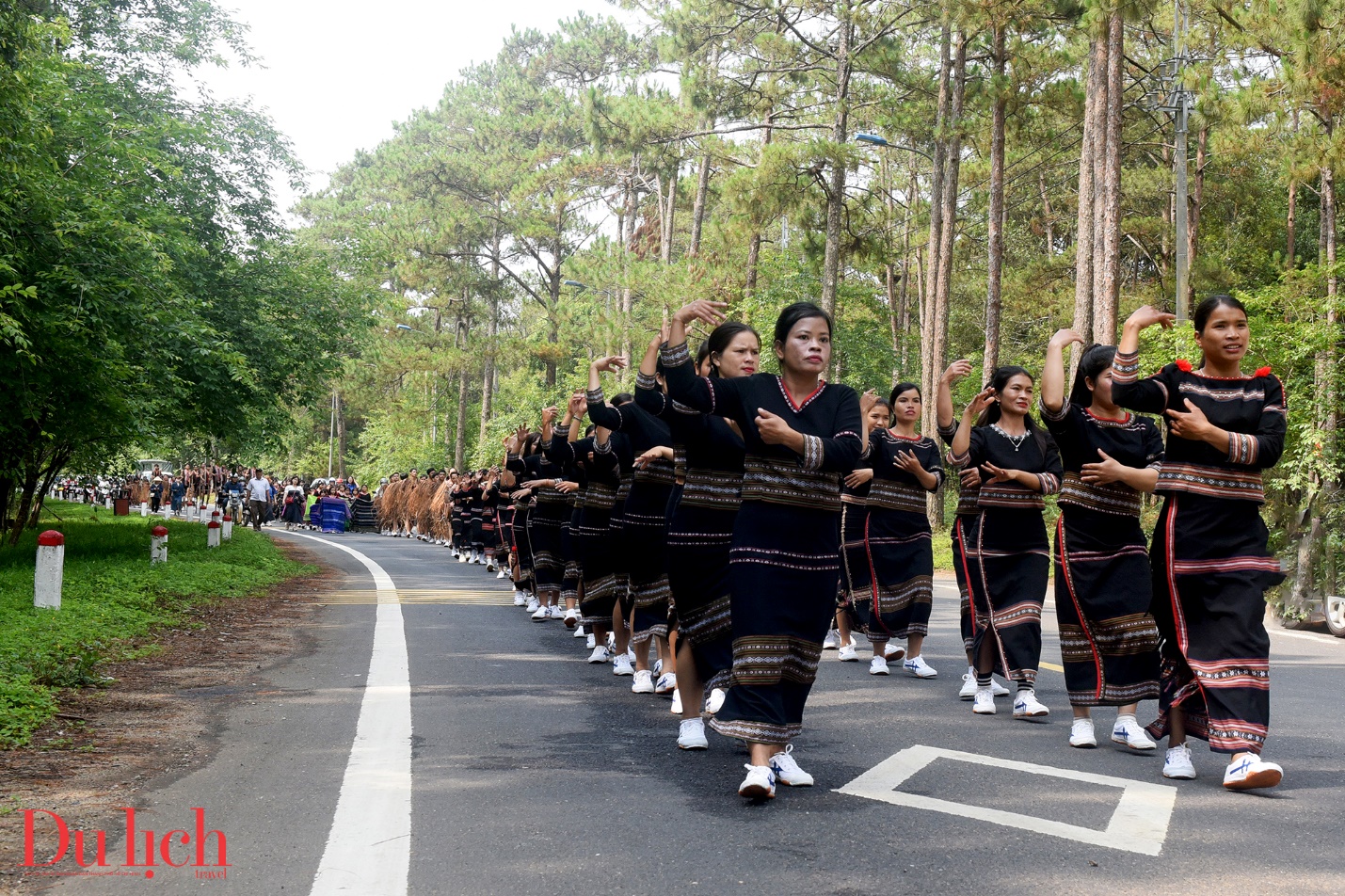 hang tram nghe nhan, nghe si dong dien le hoi duong pho o mang den - 5