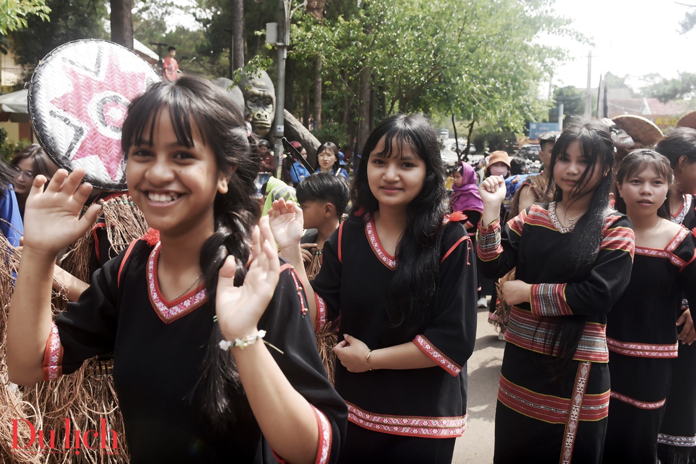 hang tram nghe nhan, nghe si dong dien le hoi duong pho o mang den - 7