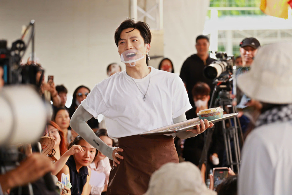 Song Luân, Anh Tú bán bánh gây quỹ, thu gần 30 triệu đồng hỗ trợ hoàn cảnh khó khăn - 5