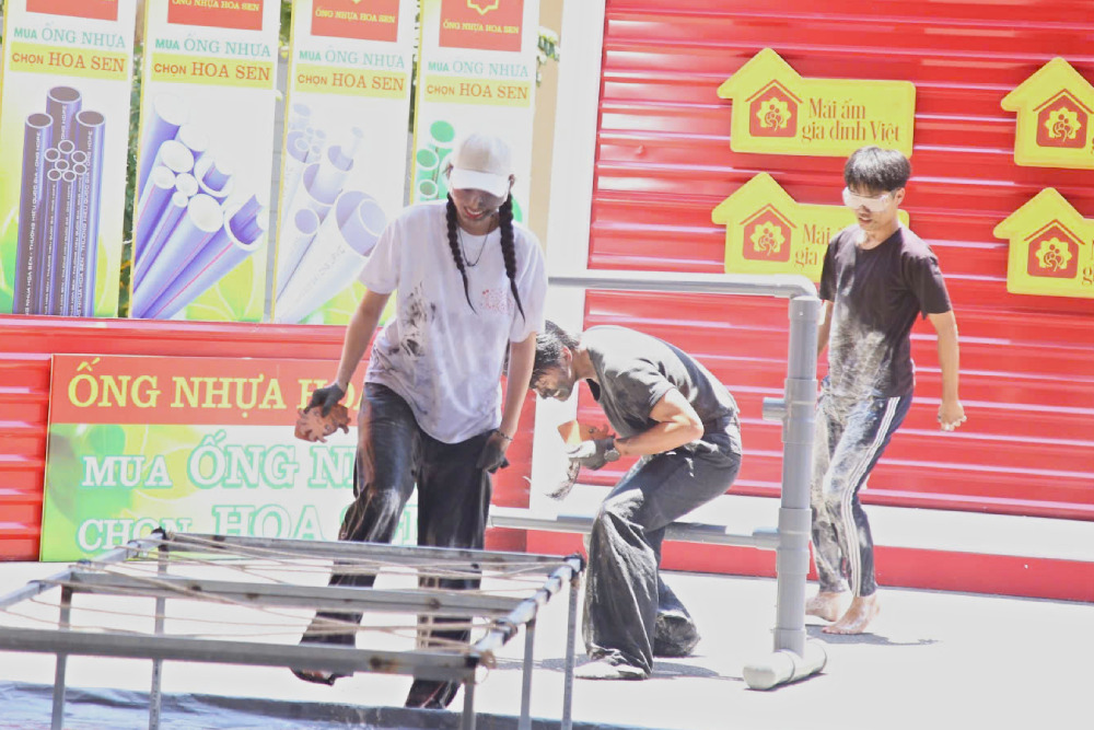 Song Luân, Anh Tú bán bánh gây quỹ, thu gần 30 triệu đồng hỗ trợ hoàn cảnh khó khăn - 3