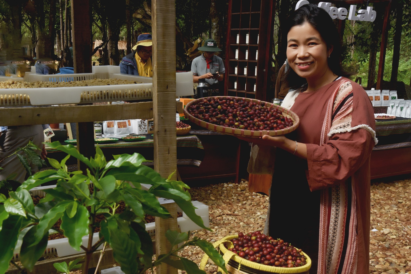 khong gian trai nghiem ca phe doc dao o vuon tuong nghe thuat mang den - 5