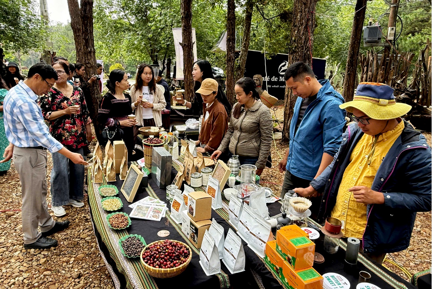 khong gian trai nghiem ca phe doc dao o vuon tuong nghe thuat mang den - 2