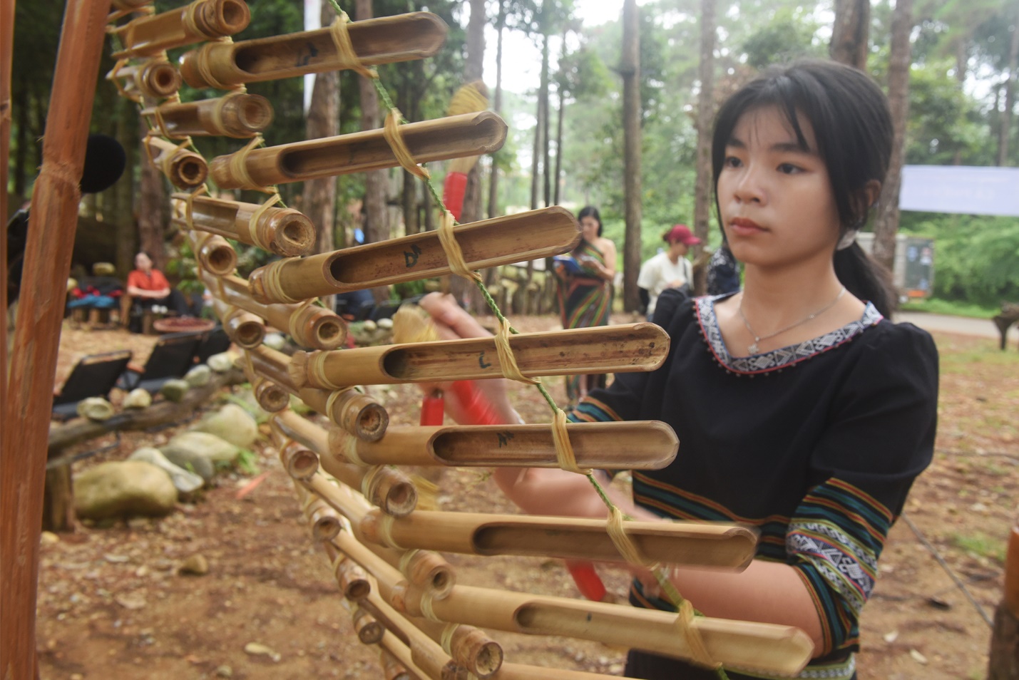 khong gian trai nghiem ca phe doc dao o vuon tuong nghe thuat mang den - 15