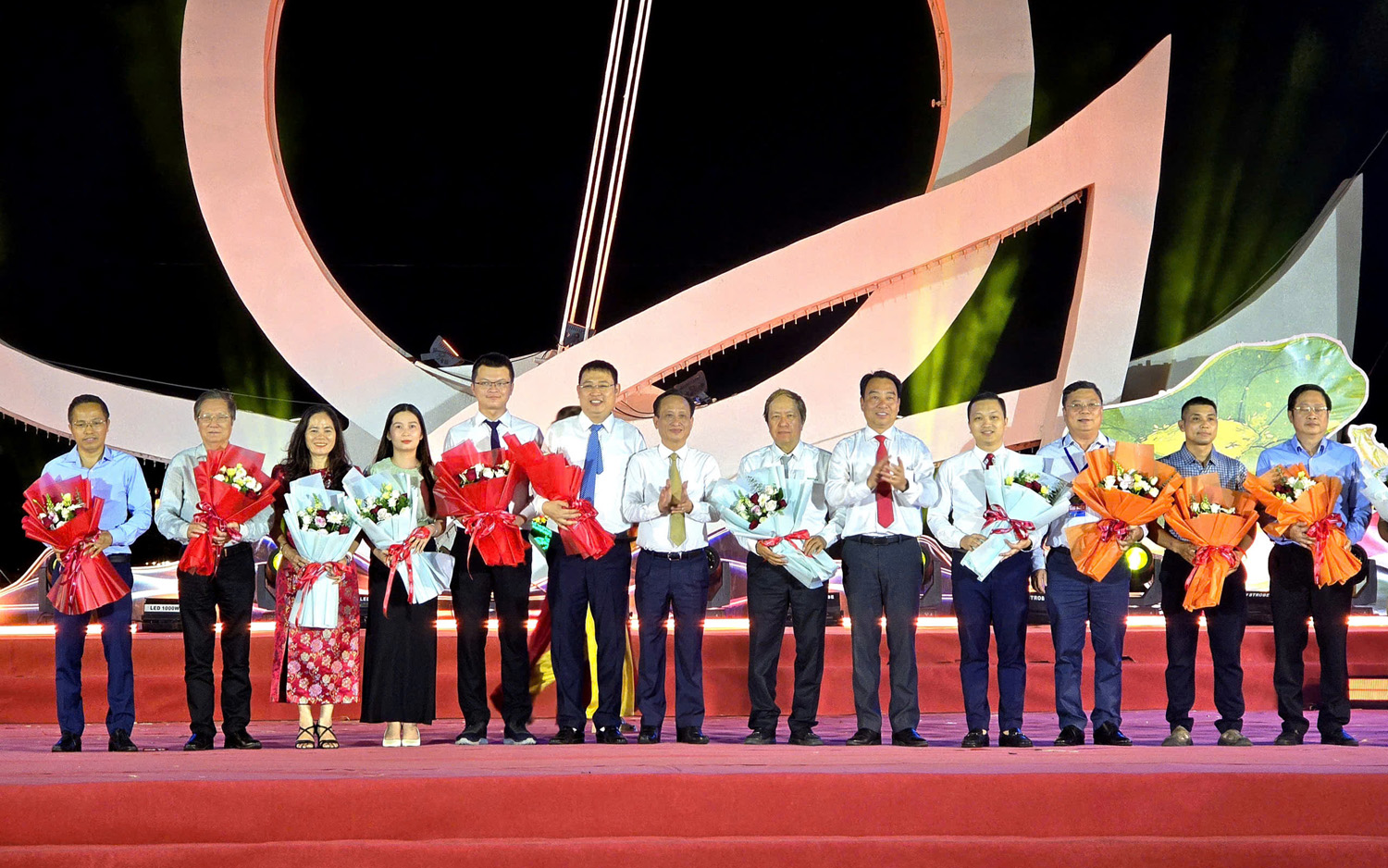 Chủ tịch HĐND tỉnh Cà Mau đọc thơ khai mạc Tuần lễ Khoa học, Công nghệ - Văn hóa, Du lịch - 2