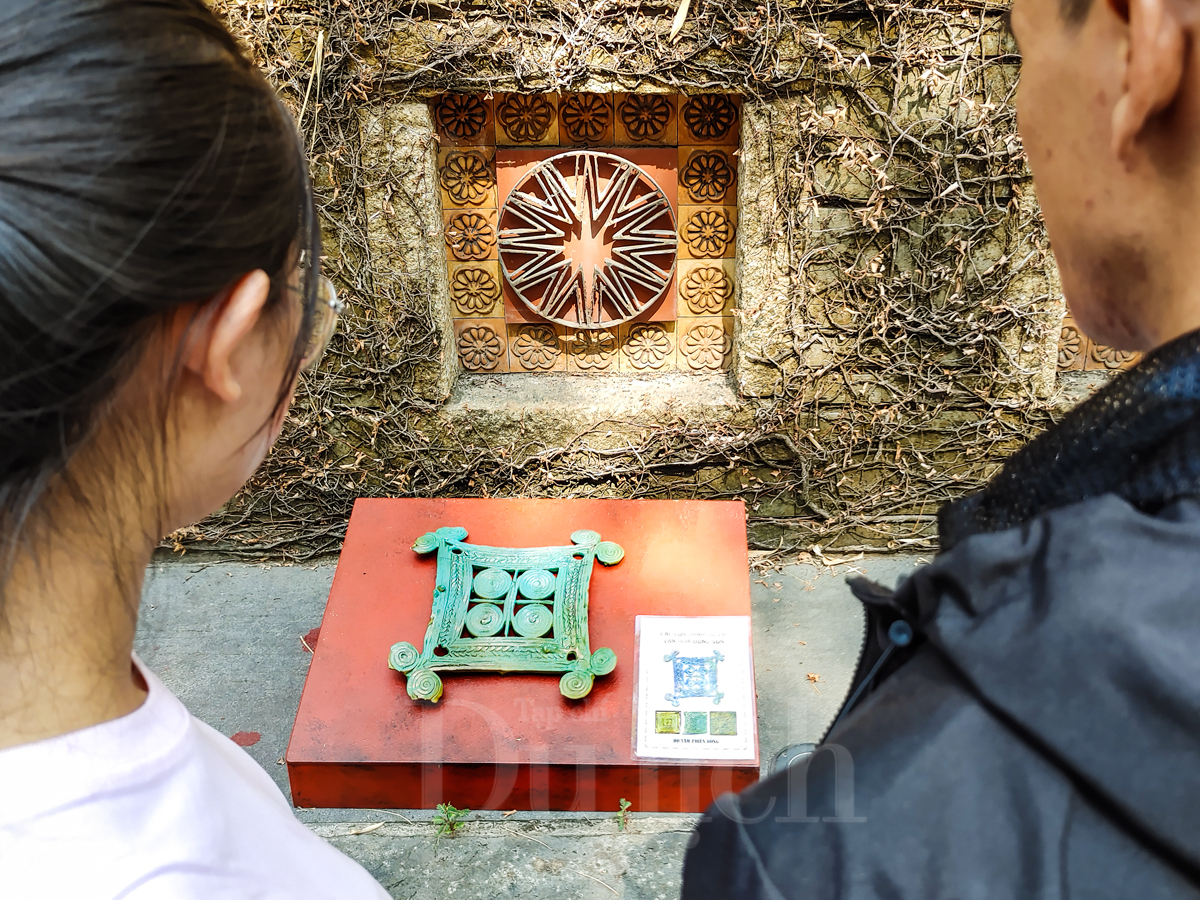 Độc đáo bộ sưu tập cổ vật lộ thiên đánh thức hồn cốt nghìn năm giữa lòng thành phố - 10