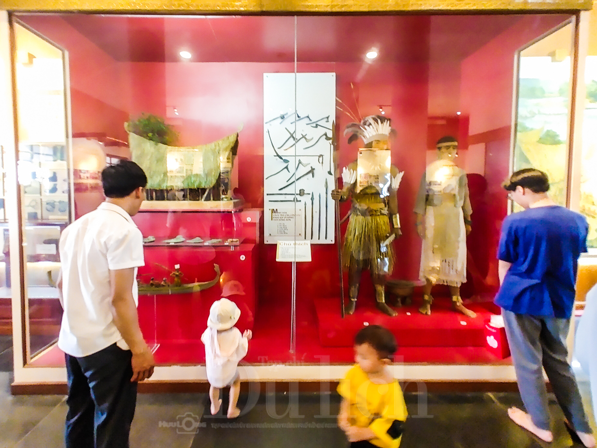 Độc đáo bộ sưu tập cổ vật lộ thiên đánh thức hồn cốt nghìn năm giữa lòng thành phố - 8