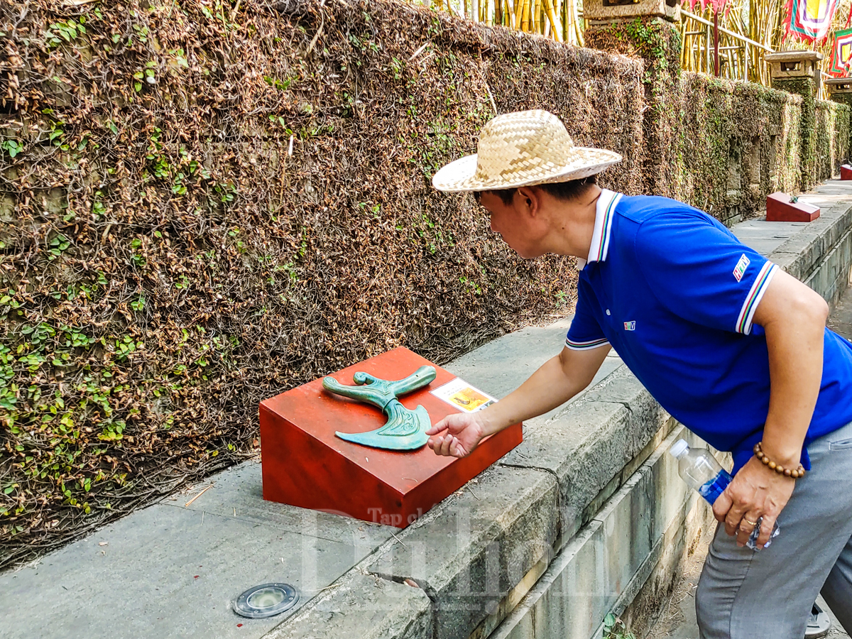 Độc đáo bộ sưu tập cổ vật lộ thiên đánh thức hồn cốt nghìn năm giữa lòng thành phố - 7