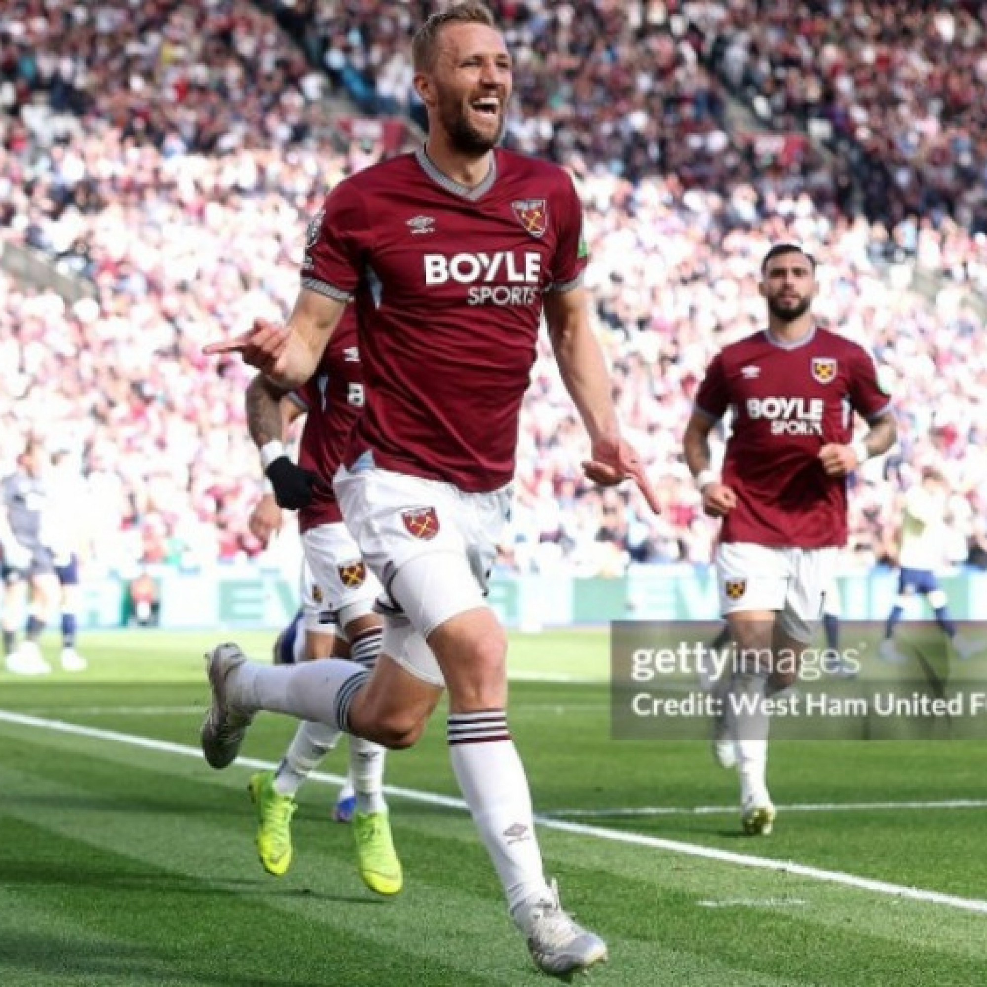  - Video bóng đá West Ham - Everton: "Bàn thắng vàng" ở phút 90+2 (Ngoại hạng Anh)