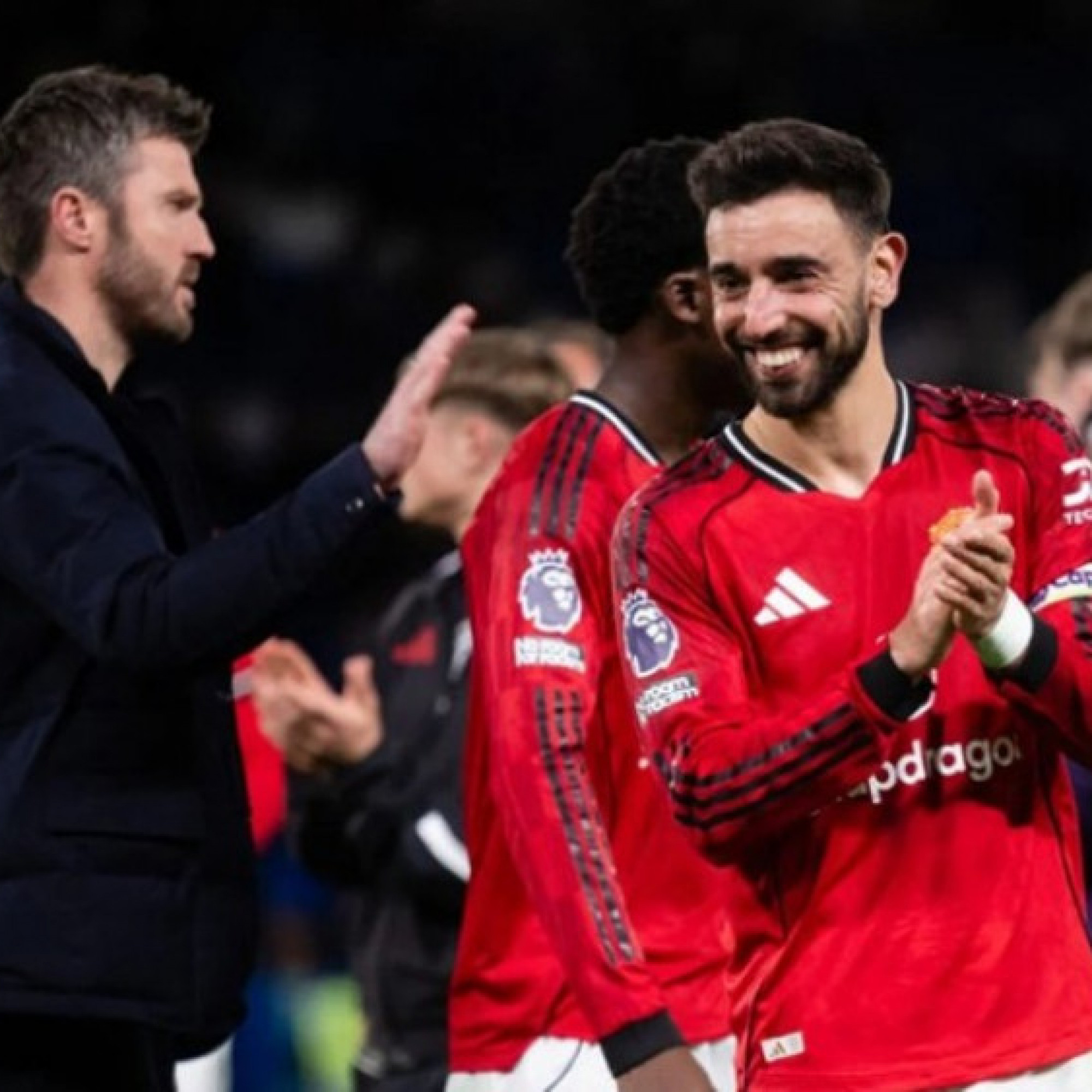  - Fernandes thăng hoa nhờ được Carrick "mở khóa", MU hưởng trái ngọt