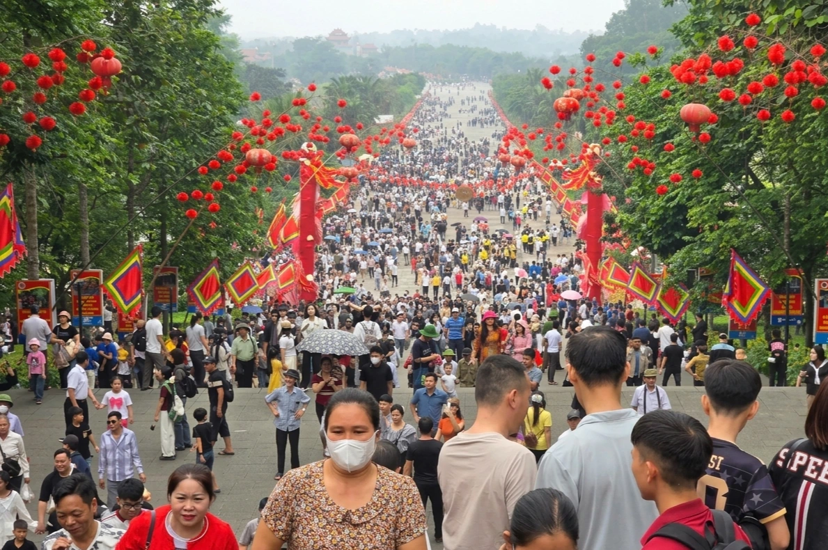'Cháy' phòng, 'cháy' vé khắp nơi trong kỳ nghỉ lễ Giỗ Tổ và 30/4 - 1