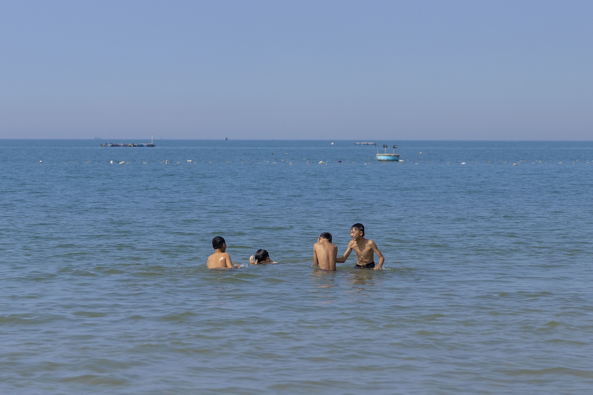 ky nghi le: cam trai o mien bien hoang so voi cat vang, hang duong ri rao - 14