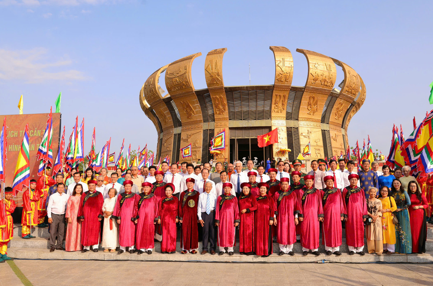 Thờ cúng các Vua Hùng là truyền thống văn hóa - 3