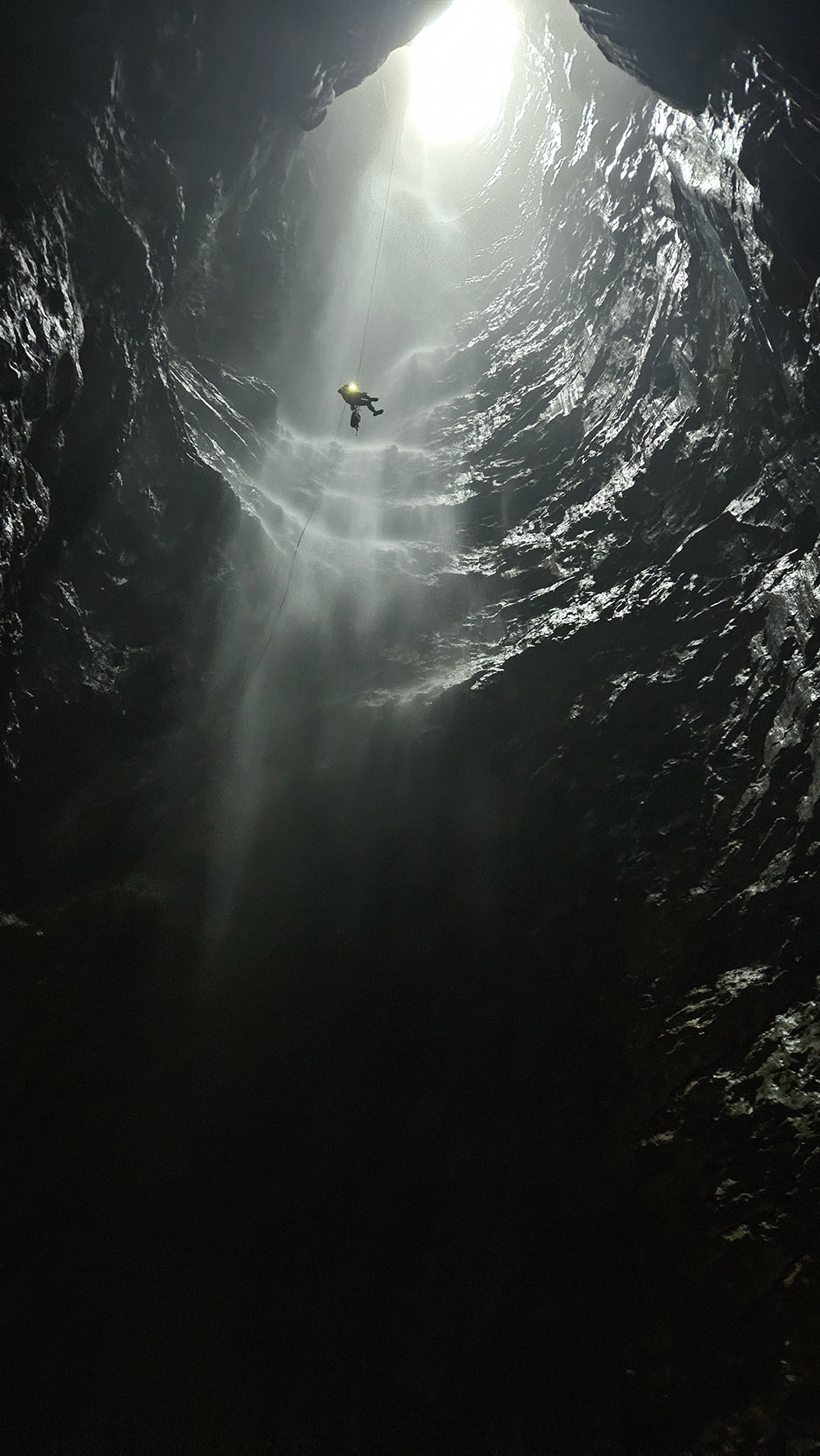 Những bí ẩn trong 'Vương quốc hang động' của Việt Nam đang dần hé lộ - 2