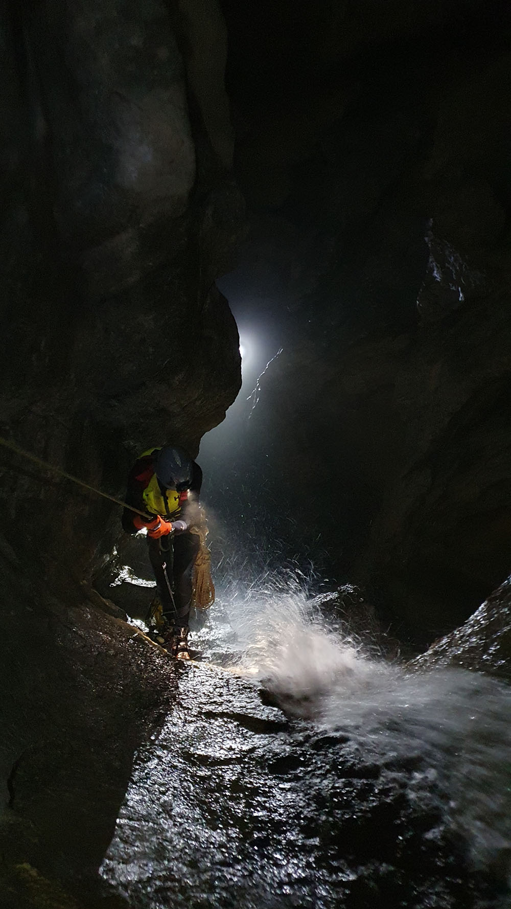 Những bí ẩn trong 'Vương quốc hang động' của Việt Nam đang dần hé lộ - 3