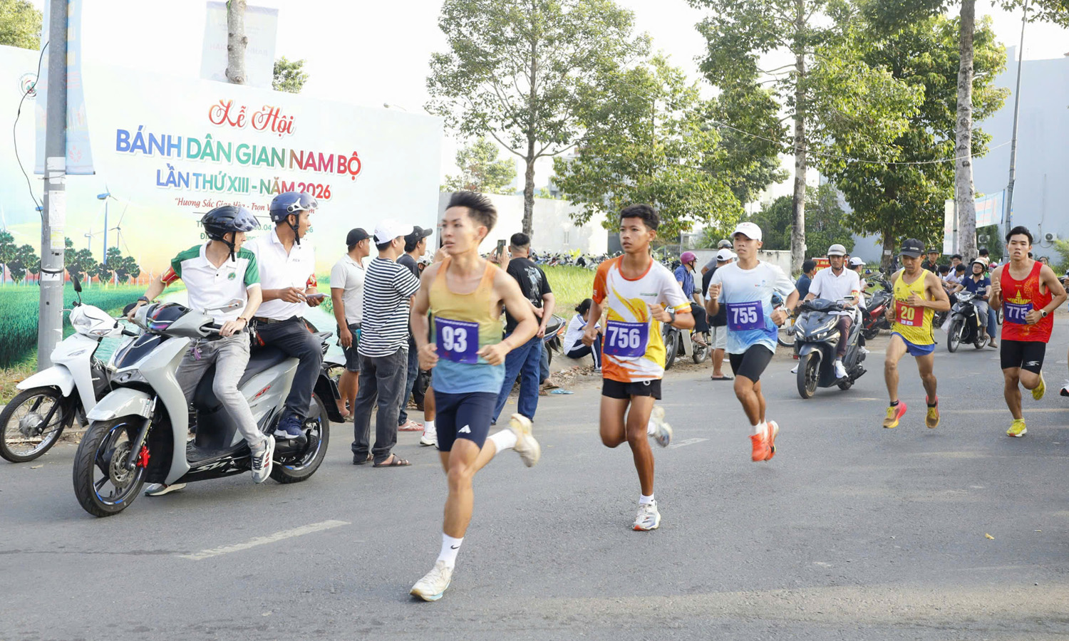 Hàng nghìn vận động viên chạy việt dã tại Lễ hội Đền thờ Vua Hùng ở Cần Thơ - 2