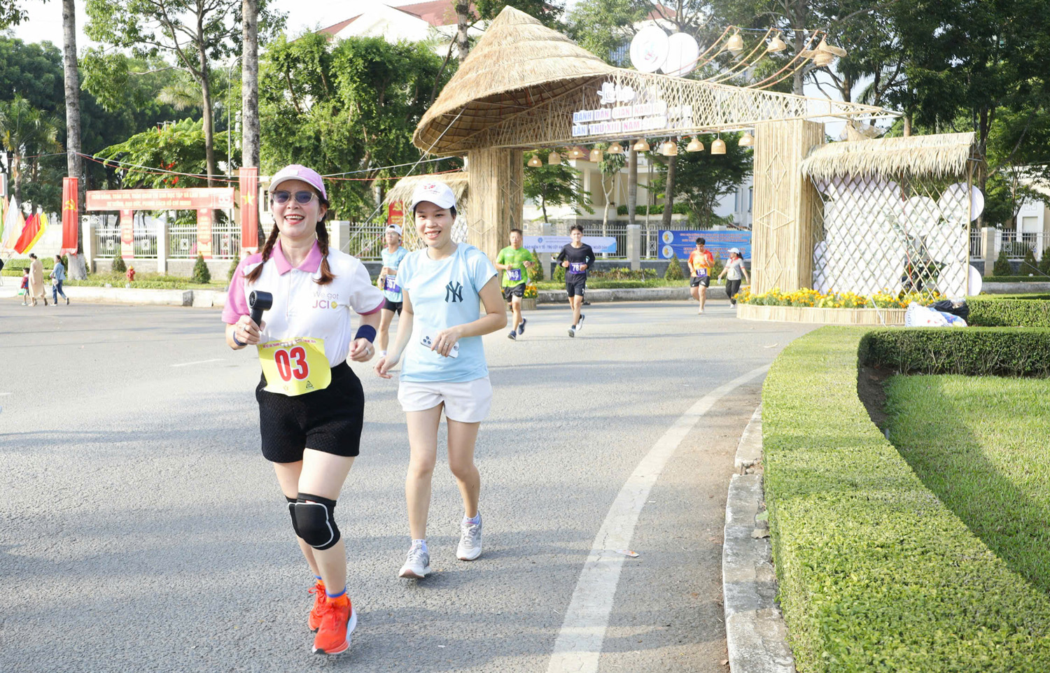 Hàng nghìn vận động viên chạy việt dã tại Lễ hội Đền thờ Vua Hùng ở Cần Thơ - 3