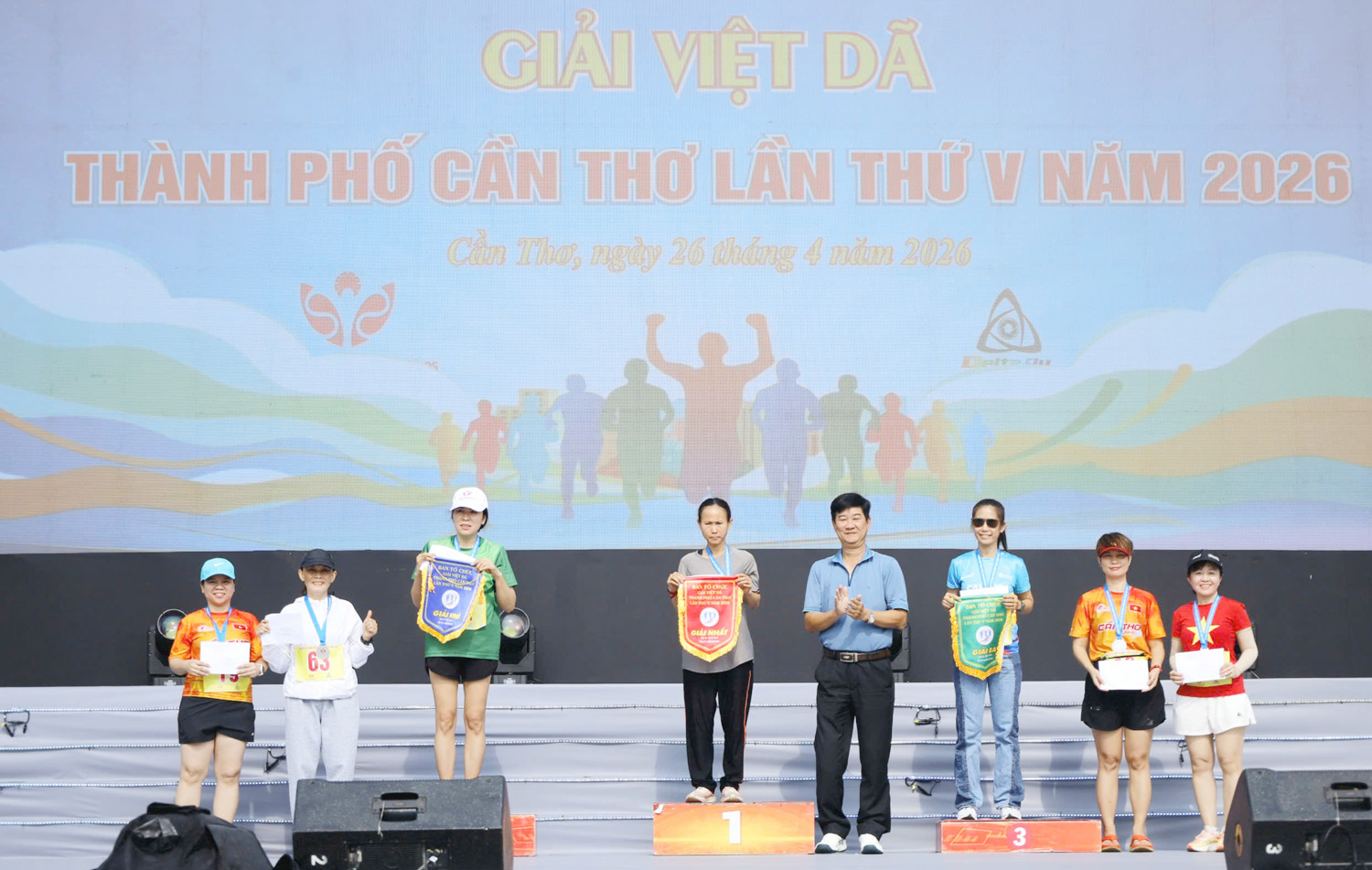 Hàng nghìn vận động viên chạy việt dã tại Lễ hội Đền thờ Vua Hùng ở Cần Thơ - 5