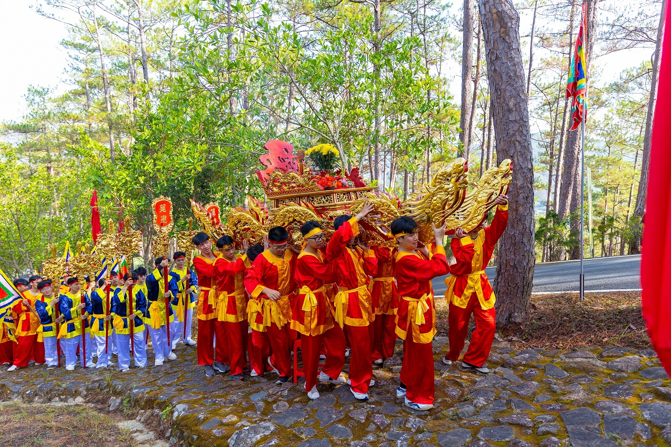 Đông đảo du khách đến dự Lễ Giỗ Tổ Hùng Vương tại Lâm Đồng - 4