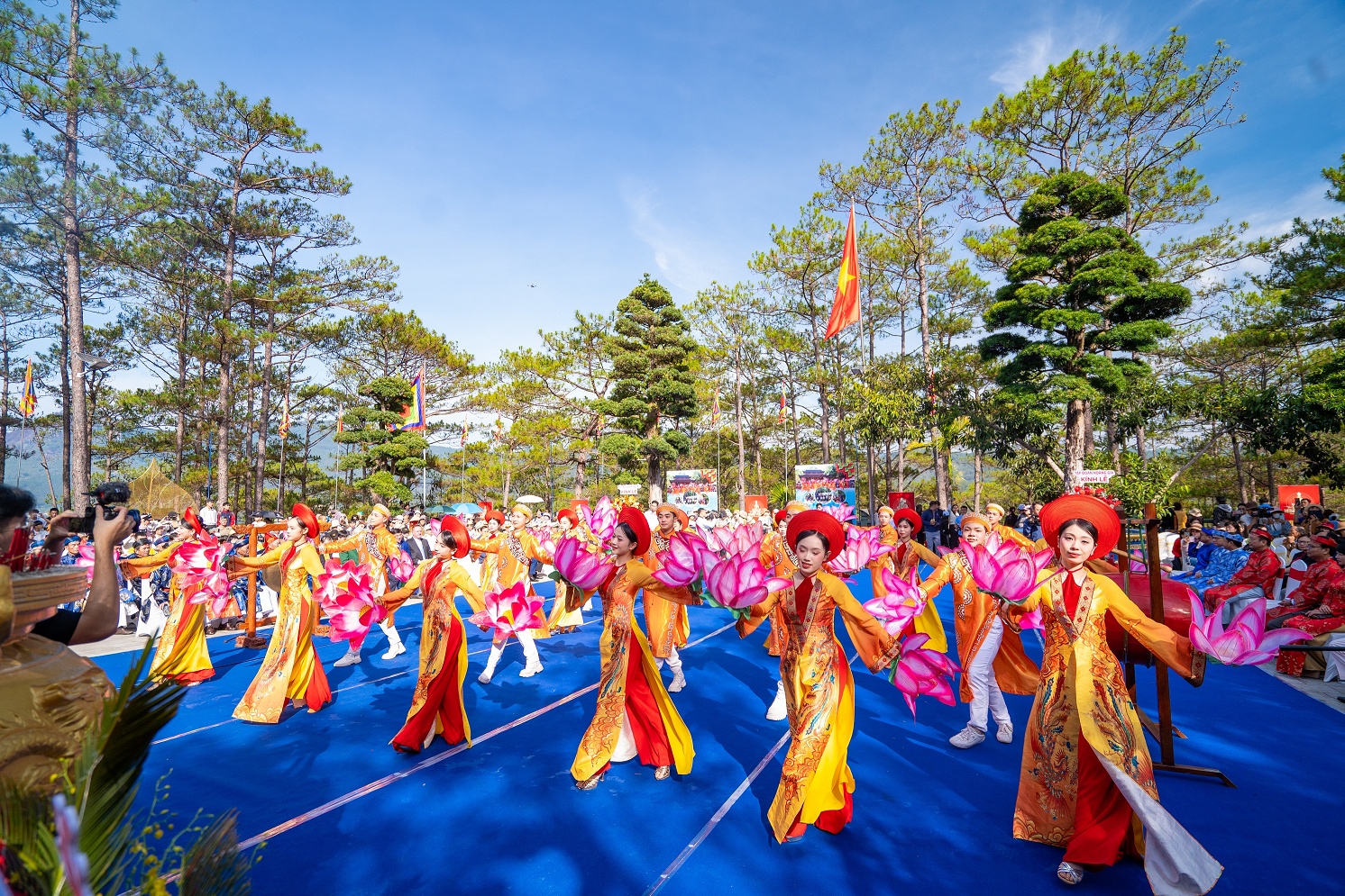 Đông đảo du khách đến dự Lễ Giỗ Tổ Hùng Vương tại Lâm Đồng - 2