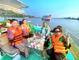  - Các địa phương tung chương trình đặc sắc đón khách nhân dịp lễ lớn