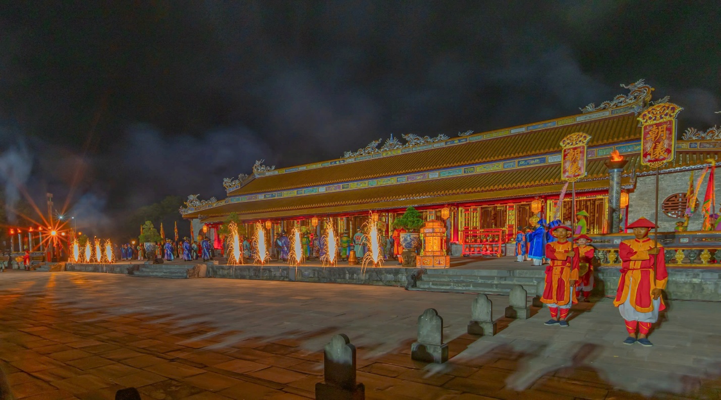 Vào Đại nội Huế xem ‘Hoàng cung Huyền ảo’ - 12