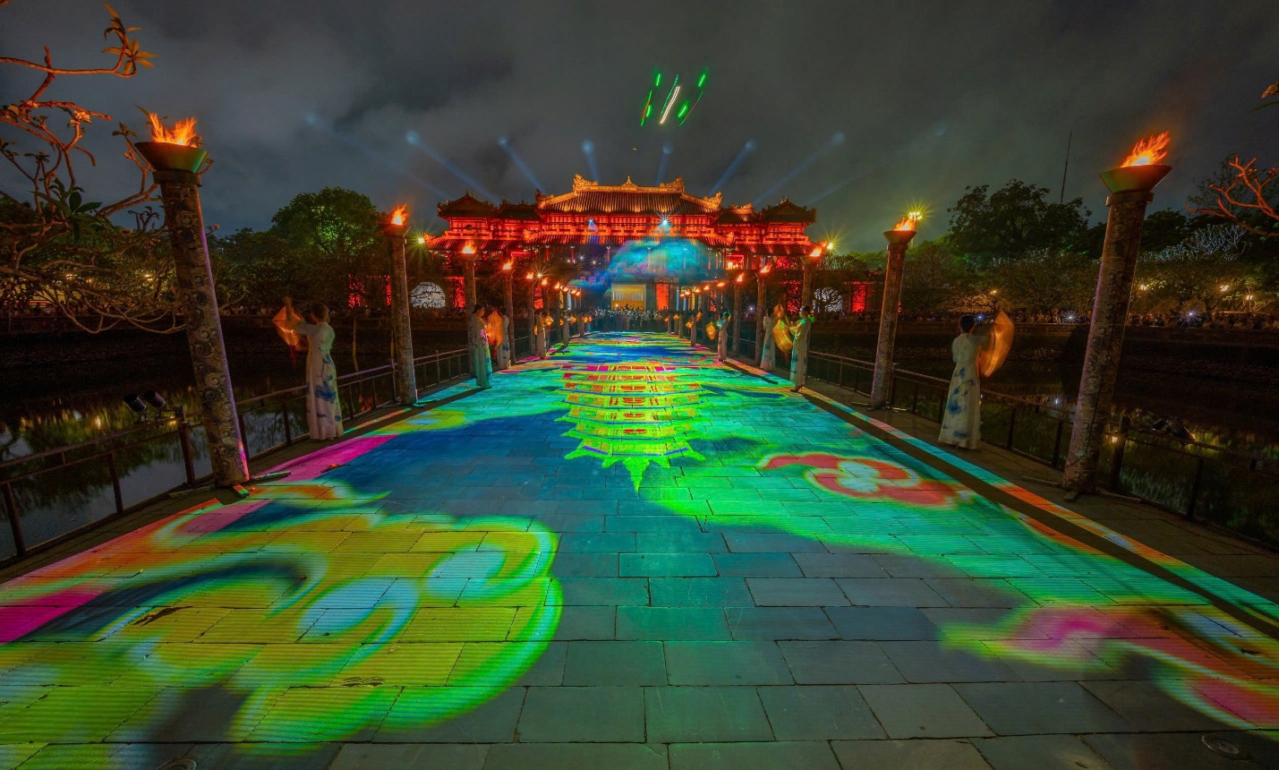 Vào Đại nội Huế xem ‘Hoàng cung Huyền ảo’ - 13