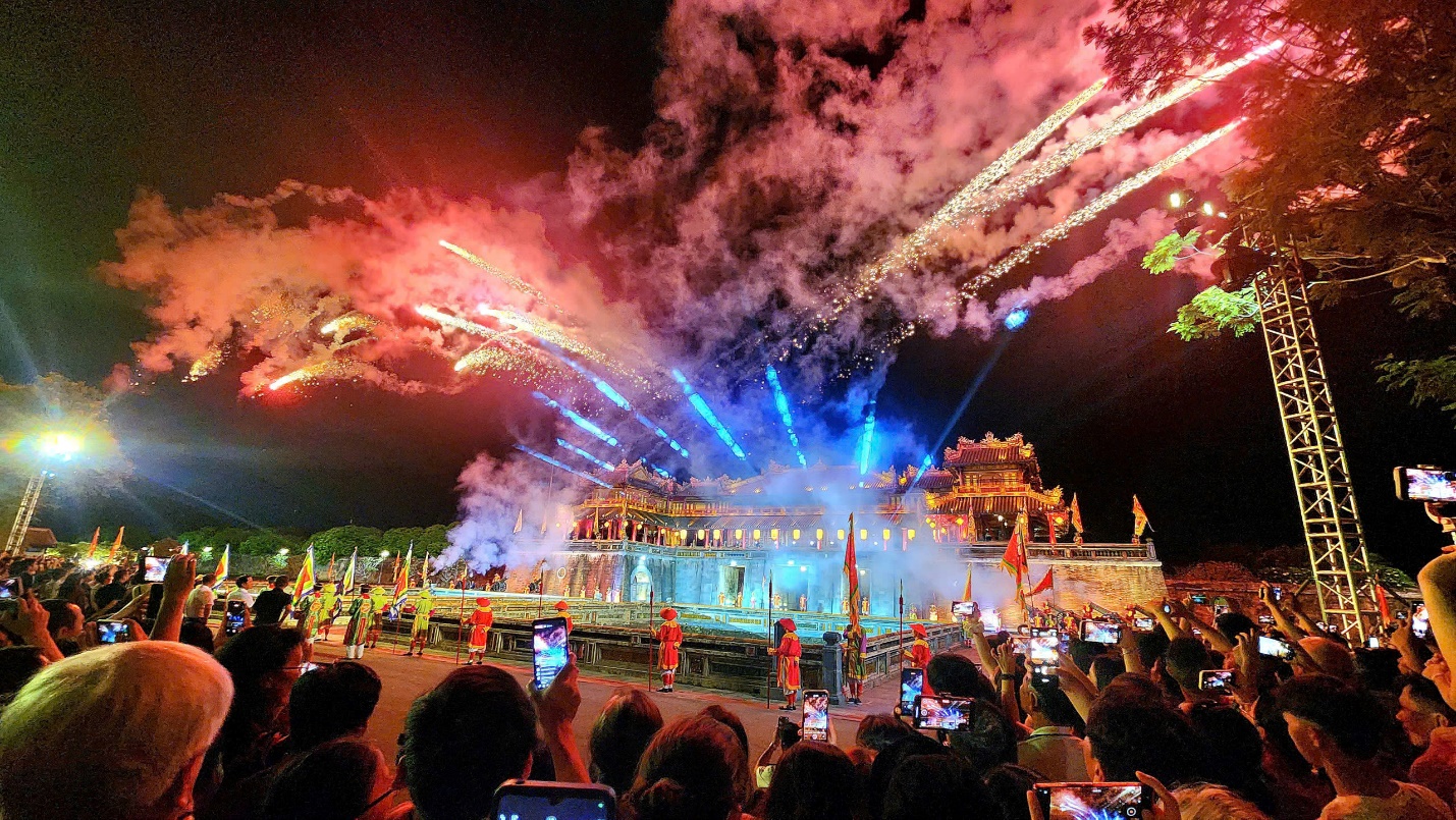 Vào Đại nội Huế xem ‘Hoàng cung Huyền ảo’ - 8