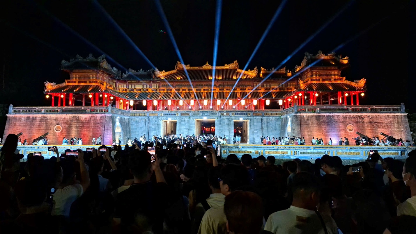 Vào Đại nội Huế xem ‘Hoàng cung Huyền ảo’ - 4