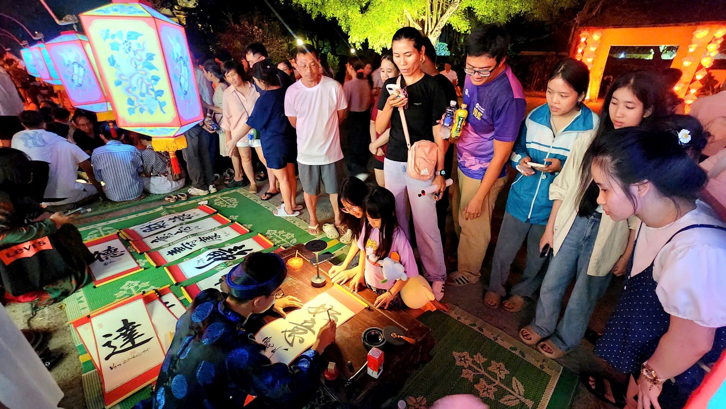 Vào Đại nội Huế xem ‘Hoàng cung Huyền ảo’ - 16