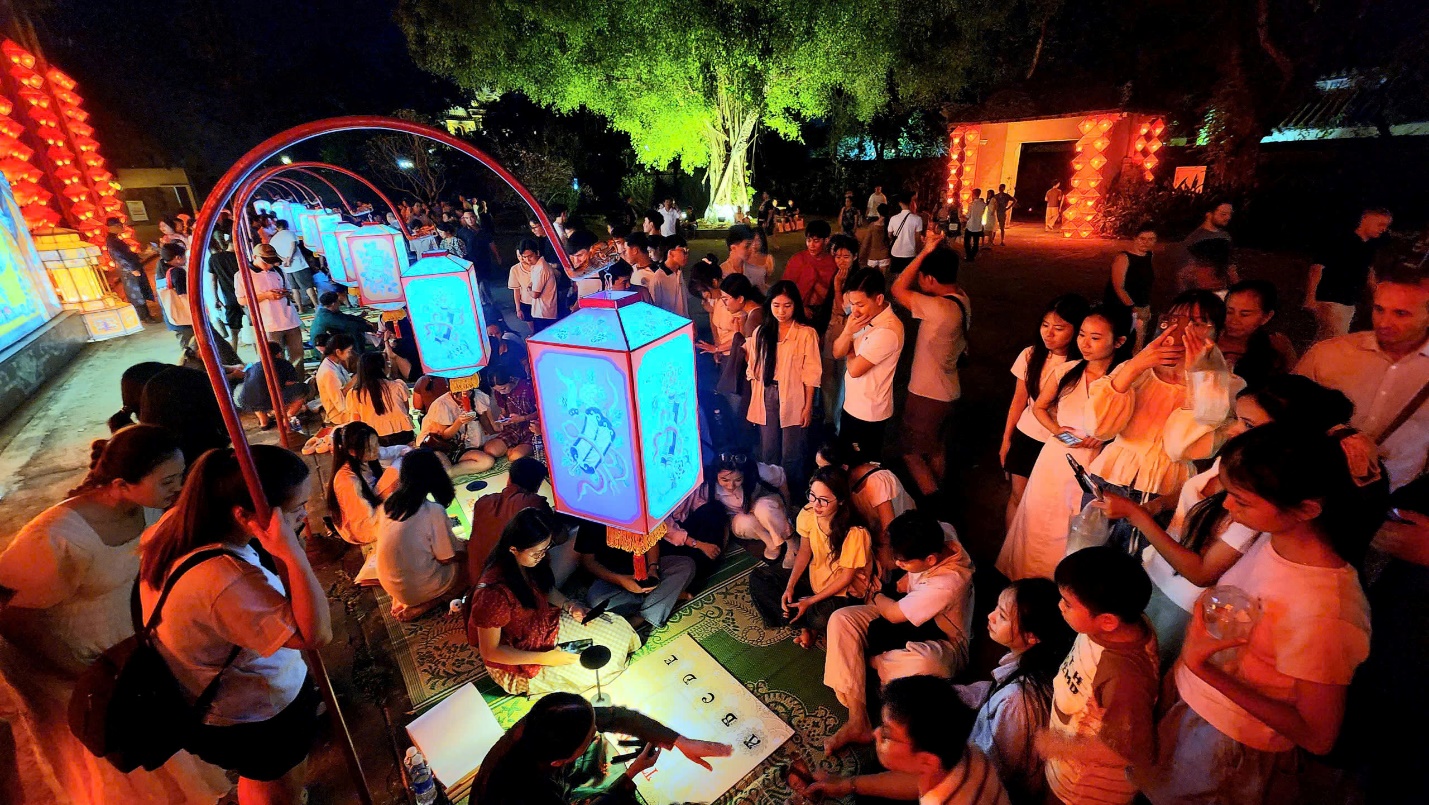 Vào Đại nội Huế xem ‘Hoàng cung Huyền ảo’ - 17