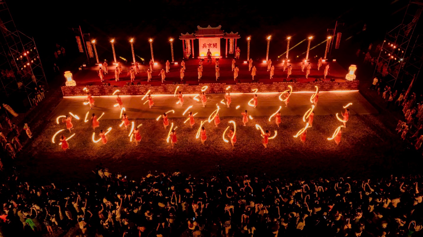 Vào Đại nội Huế xem ‘Hoàng cung Huyền ảo’ - 10