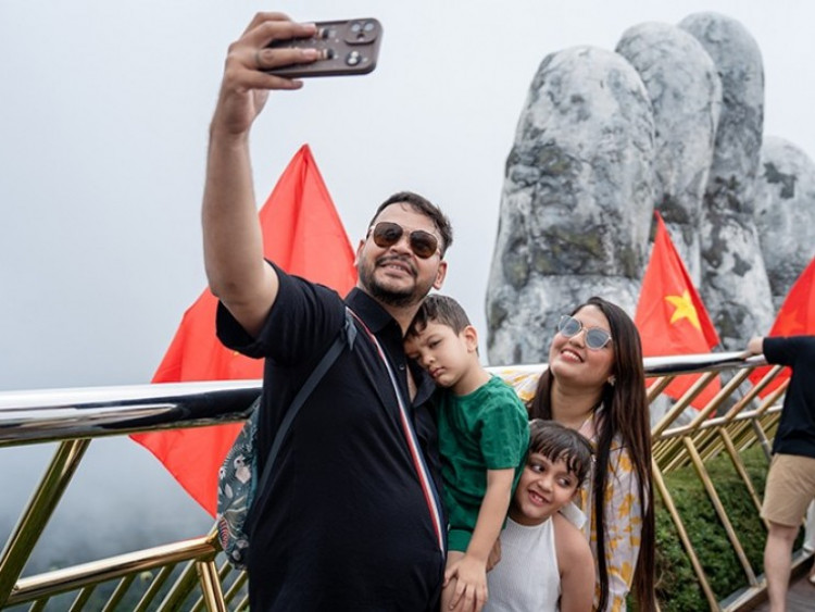 Khách Tây choáng ngợp với không khí lễ hội Mặt Trời tại Ba Na Hills