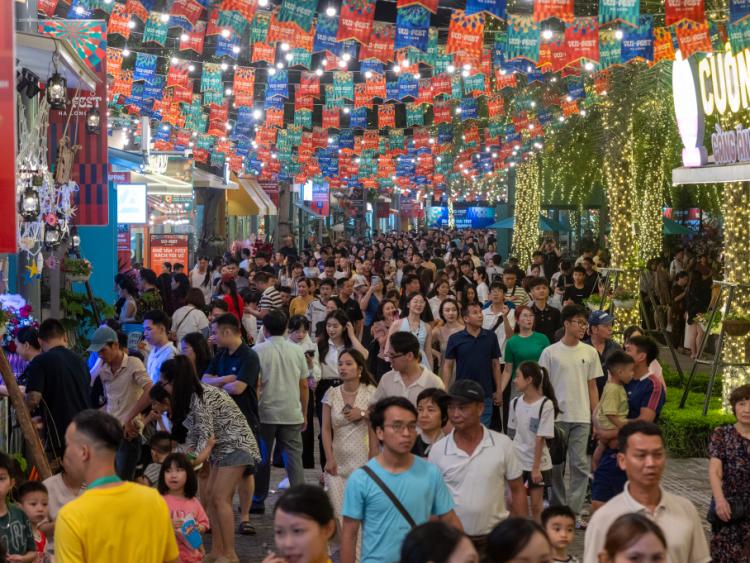 Quảng Ninh đón 319.000 lượt du khách trong 2 ngày nghỉ lễ