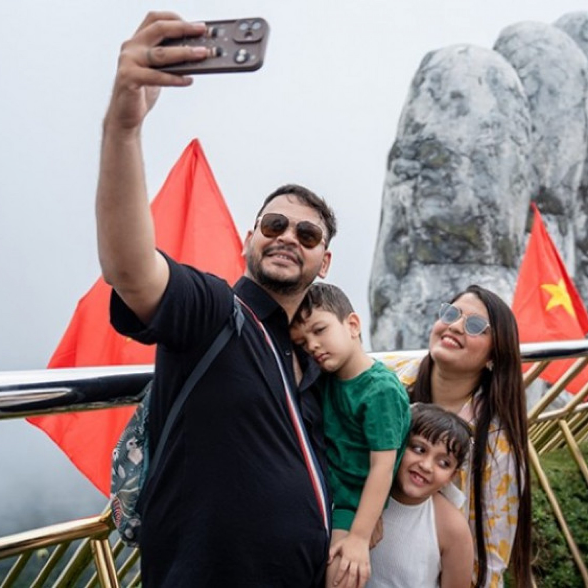 Khách Tây choáng ngợp với không khí lễ hội Mặt Trời tại Ba Na Hills