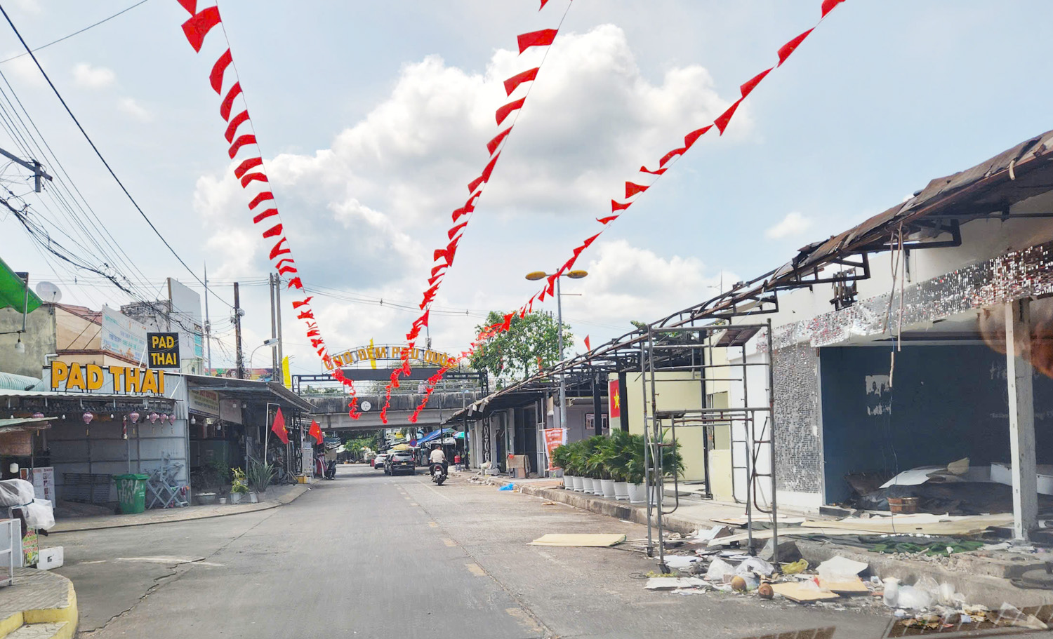 Chợ đêm Phú Quốc tháo dỡ một phần nhưng vẫn hoạt động bình thường - 1