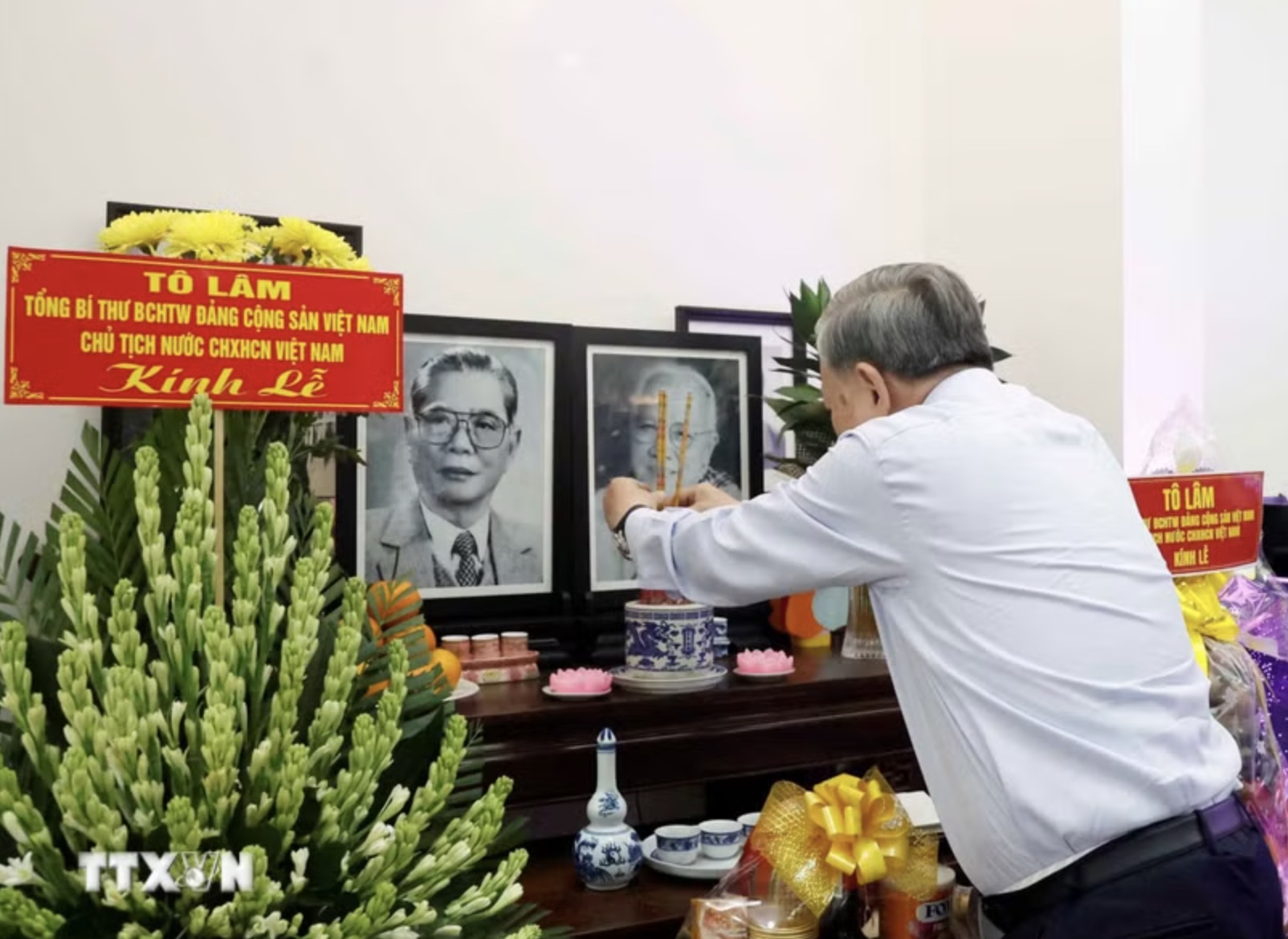 Tổng Bí thư, Chủ tịch nước dâng hương tri ân các lãnh đạo tiền bối tại TP.HCM - 1