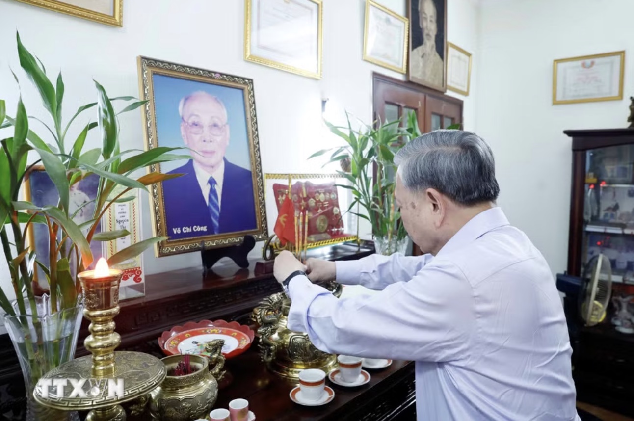 Tổng Bí thư, Chủ tịch nước dâng hương tri ân các lãnh đạo tiền bối tại TP.HCM - 2