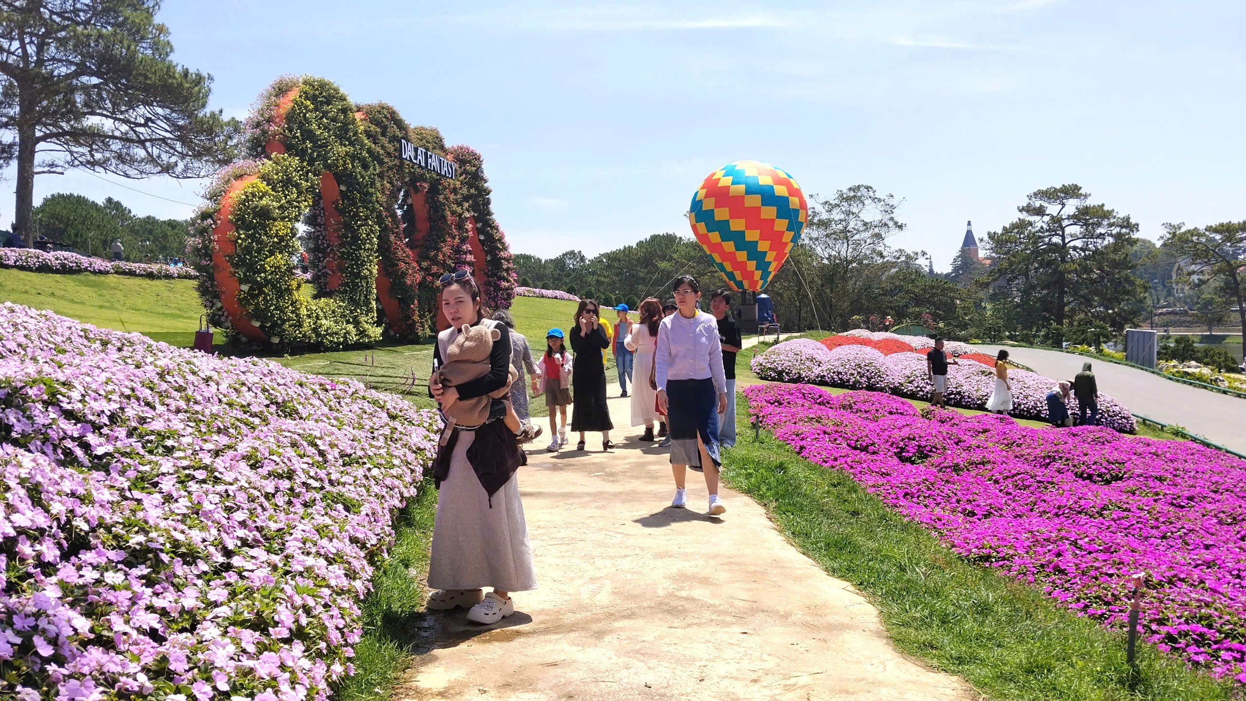 Hoạt động du lịch ở Lâm Đồng diễn ra sôi động dịp lễ - 1