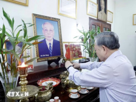 - Tổng Bí thư, Chủ tịch nước dâng hương tri ân các lãnh đạo tiền bối tại TP.HCM
