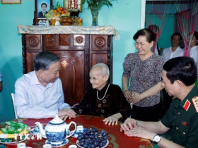  - Tổng Bí thư, Chủ tịch nước Tô Lâm thăm nguyên lãnh đạo Đảng, Nhà nước và Mẹ Việt Nam Anh hùng